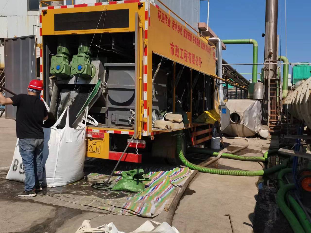 颍泉淤泥压干处理